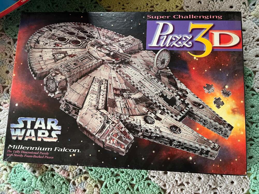 Puzz 3D Star Wars Millennium Falcon 857-Piece Foam Puzzle